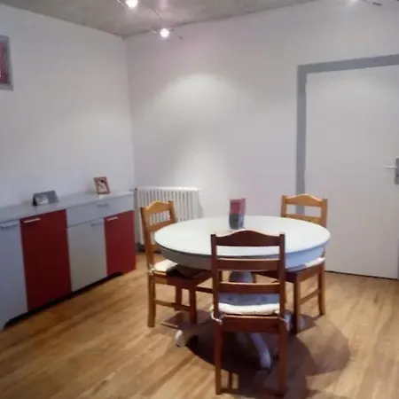 Spacieuse Dans Maison Privatunterkunft Pouzac